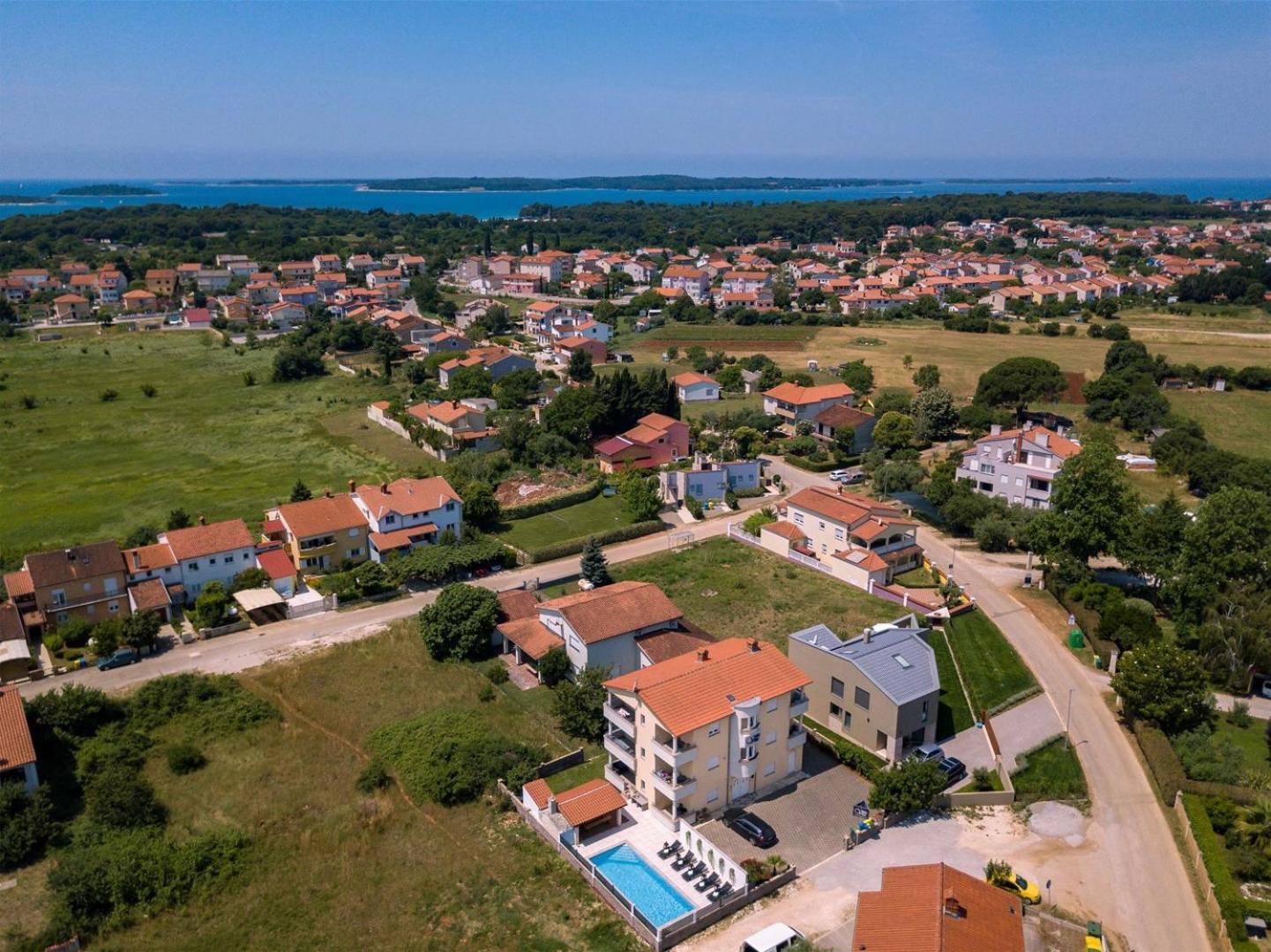 Villa Vita Apartments & Studios With Common Pool Valbandon Exterior foto