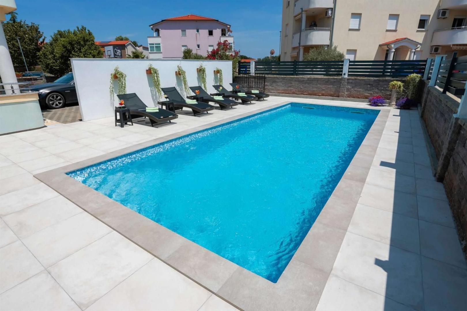 Villa Vita Apartments & Studios With Common Pool Valbandon Exterior foto