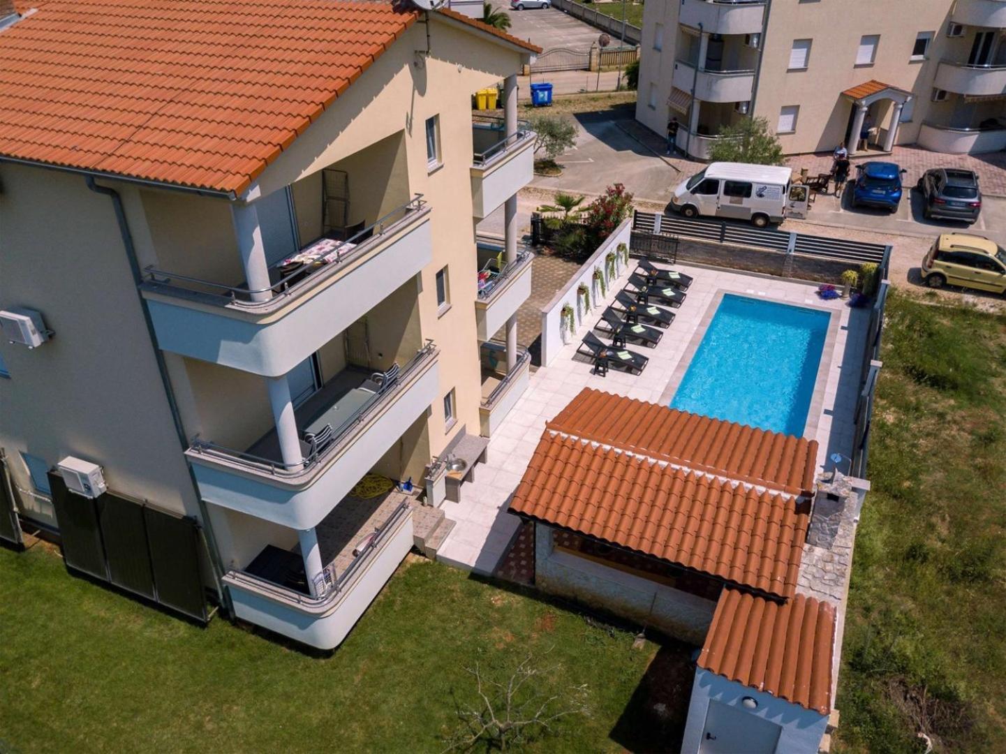 Villa Vita Apartments & Studios With Common Pool Valbandon Exterior foto